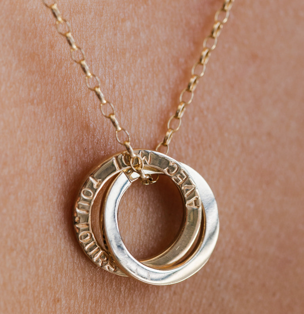 Sarin Interlocking Circle Necklace- Gold